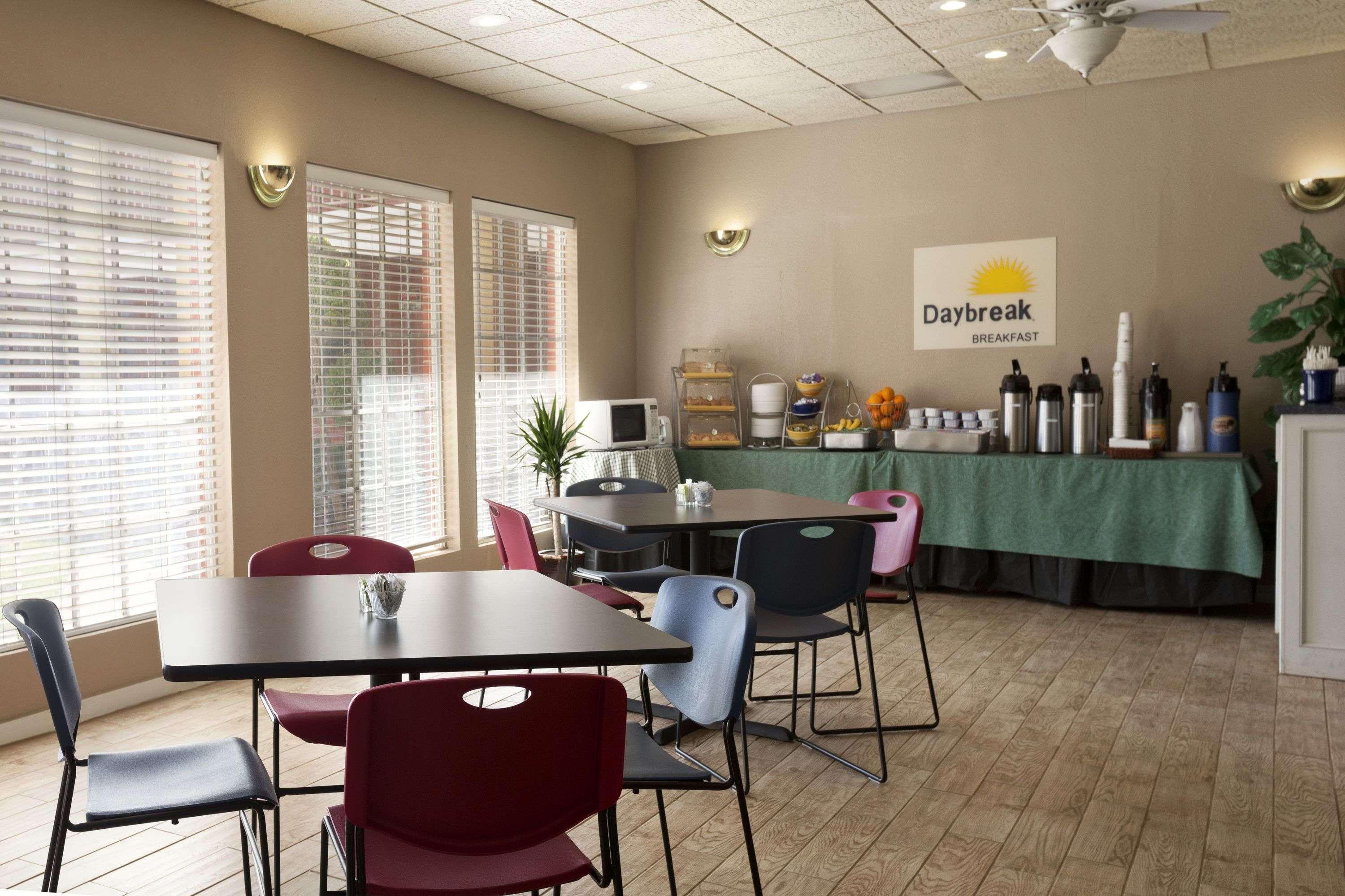 Days Inn By Wyndham Lawton Exterior foto